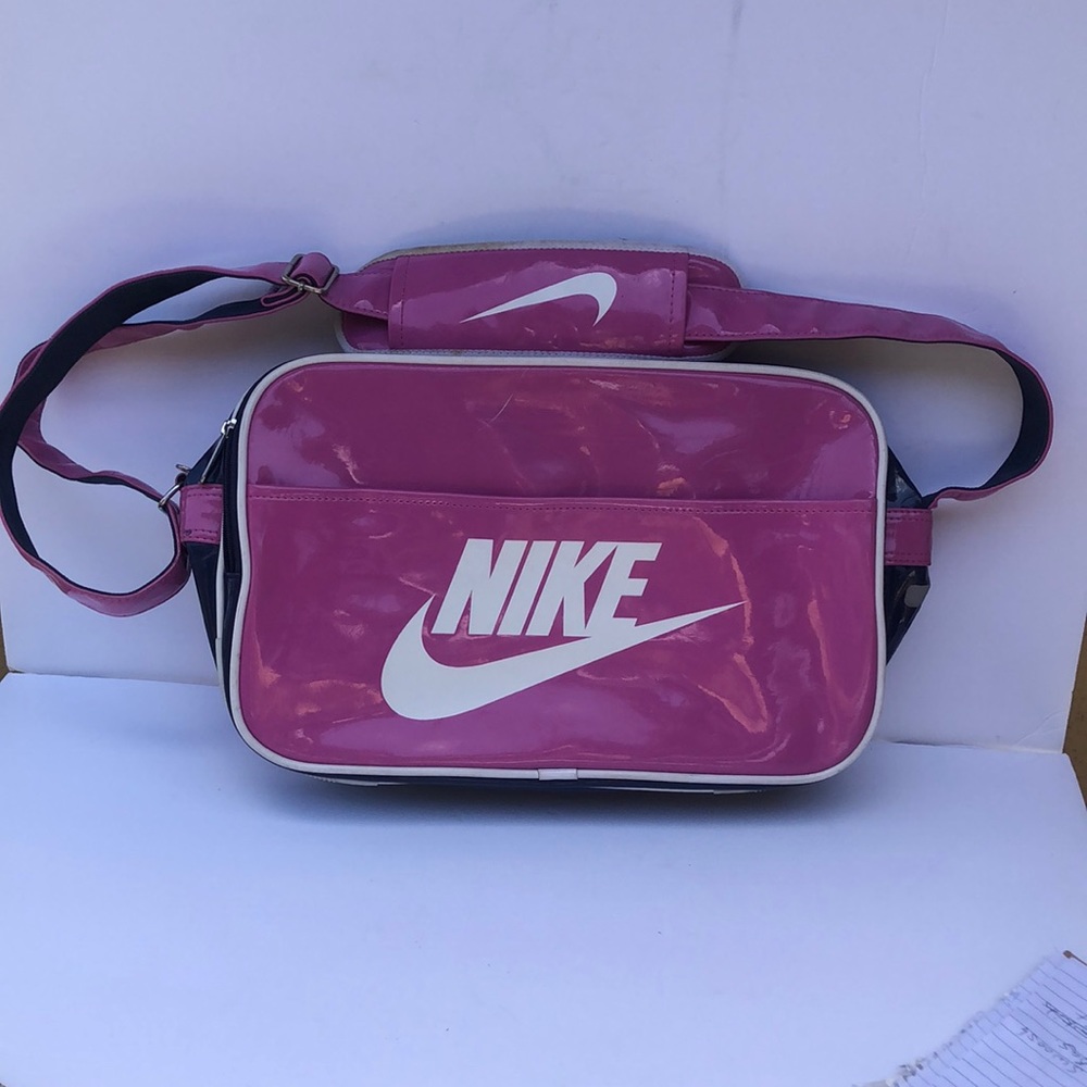 Vintage rare swoosh Nike messenger bag in pink